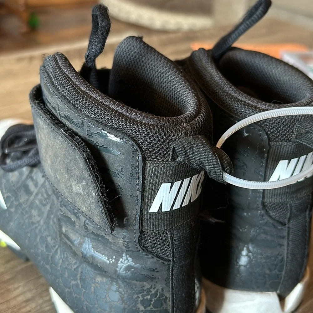 Nike FastFlex football cleats size 6Y
